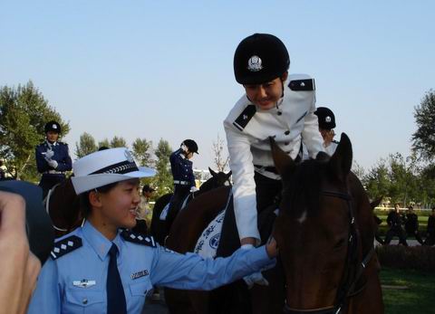 中国女骑警风采录